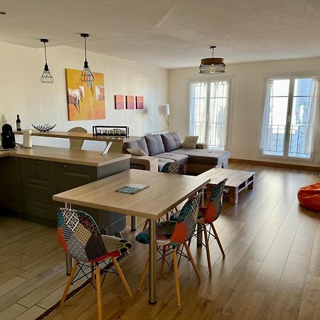 Vue Imprenable Sur La Mairie Apartment Ван Екстериор снимка